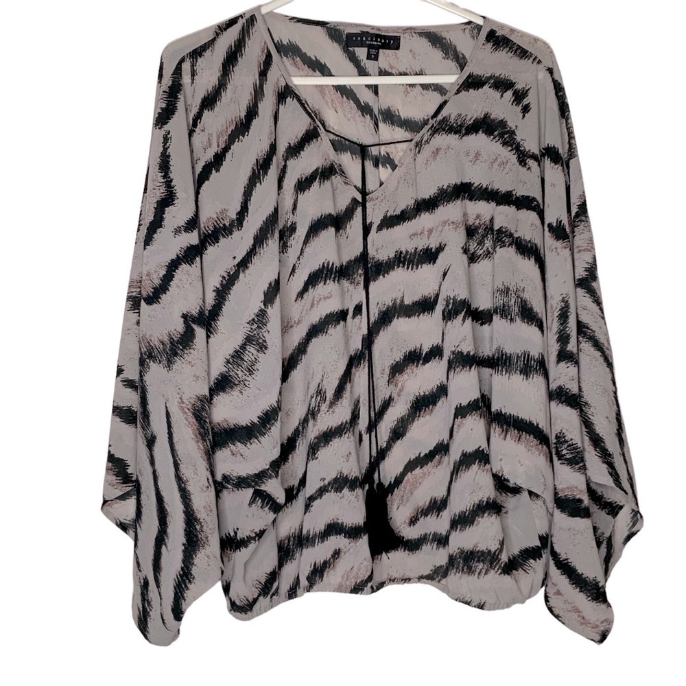 Sanctuary V neckline, kimono sleeve blouse. Size S h21